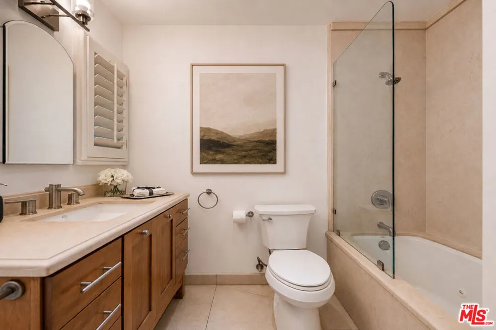 2559 Hutton Drive Los Angeles, CA 90210