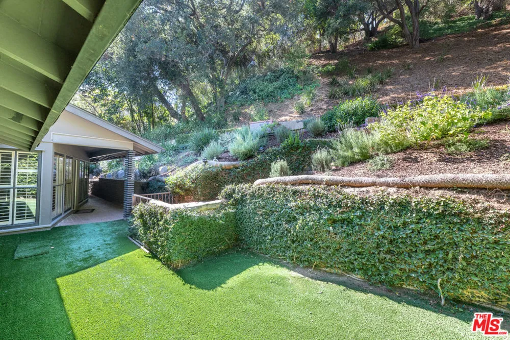 2559 Hutton Drive Los Angeles, CA 90210