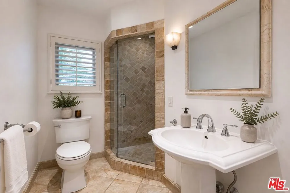 2559 Hutton Drive Los Angeles, CA 90210