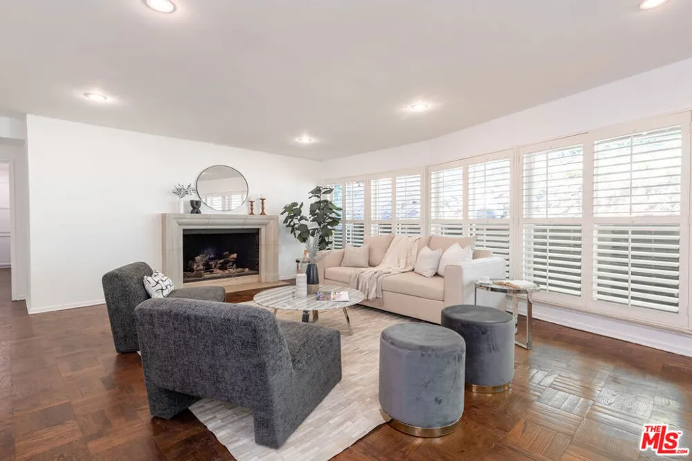 2559 Hutton Drive Los Angeles, CA 90210