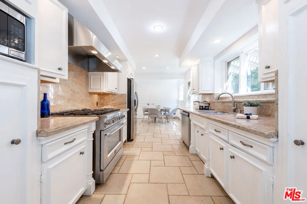 2559 Hutton Drive Los Angeles, CA 90210