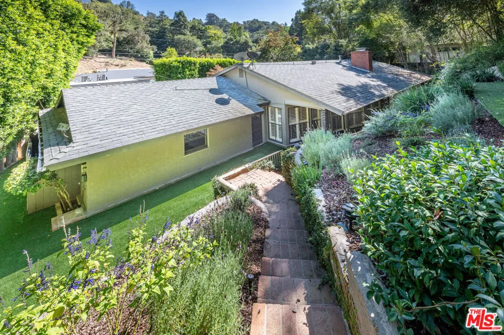 2559 Hutton Drive Los Angeles, CA 90210