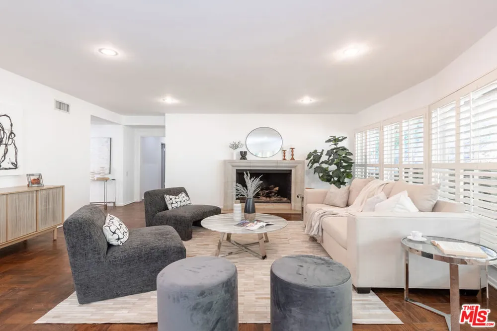 2559 Hutton Drive Los Angeles, CA 90210