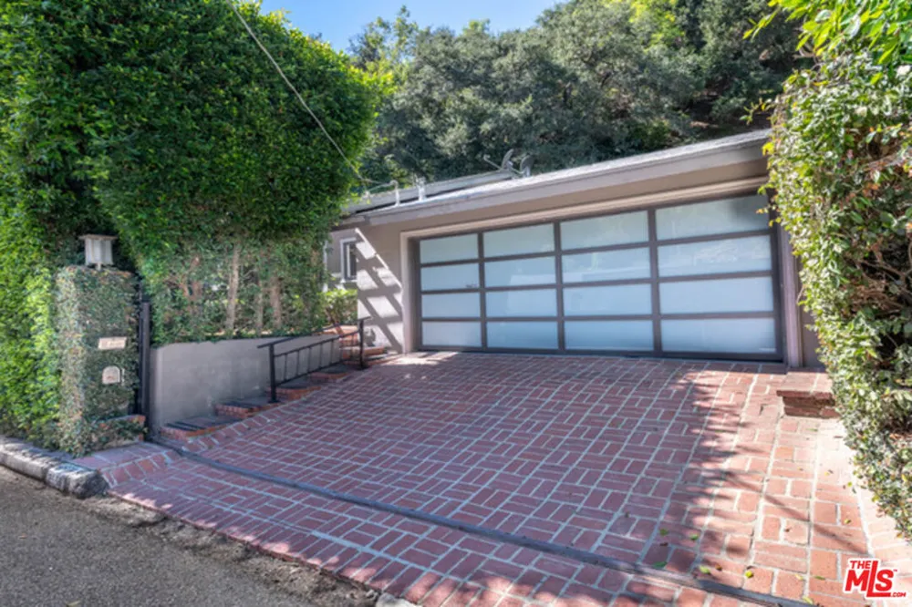 2559 Hutton Drive Los Angeles, CA 90210