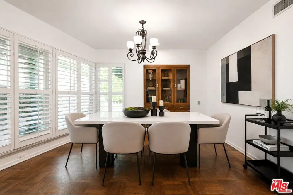 2559 Hutton Drive Los Angeles, CA 90210