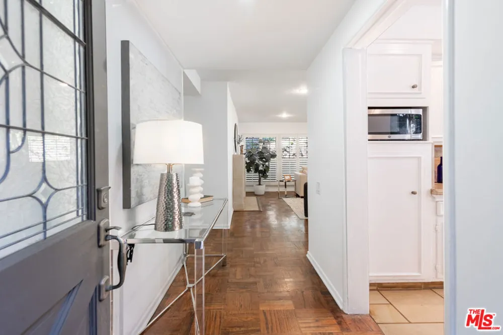 2559 Hutton Drive Los Angeles, CA 90210
