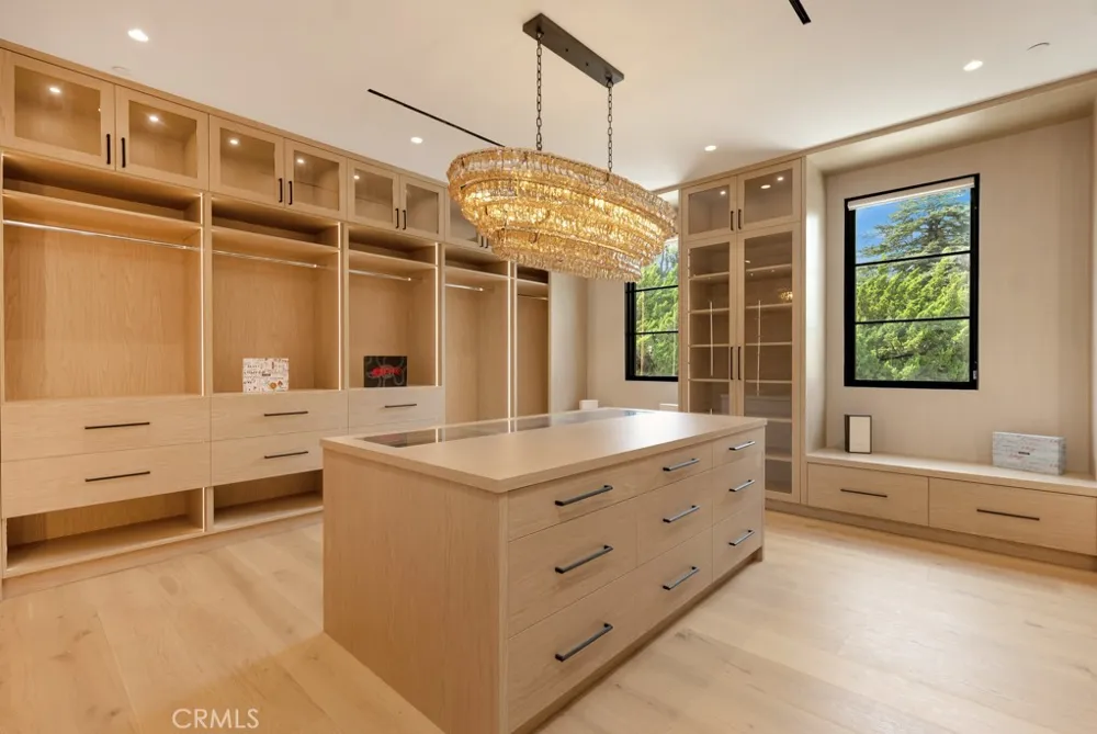 16708 Huerta Encino, CA 91436