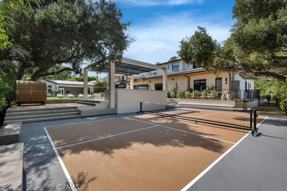 16708 Huerta Encino, CA 91436