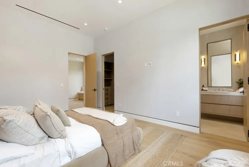 16708 Huerta Encino, CA 91436