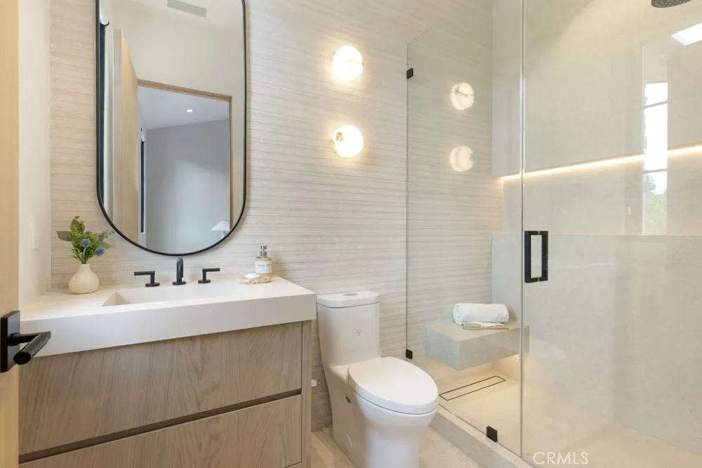 16708 Huerta Encino, CA 91436