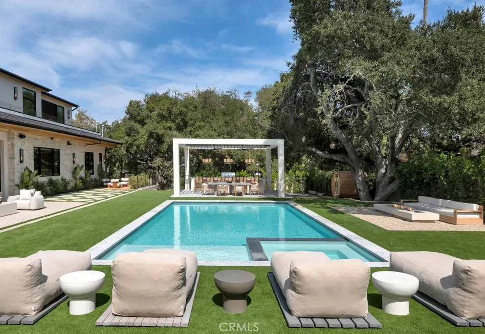 16708 Huerta Encino, CA 91436