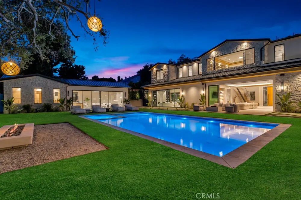 16708 Huerta Encino, CA 91436