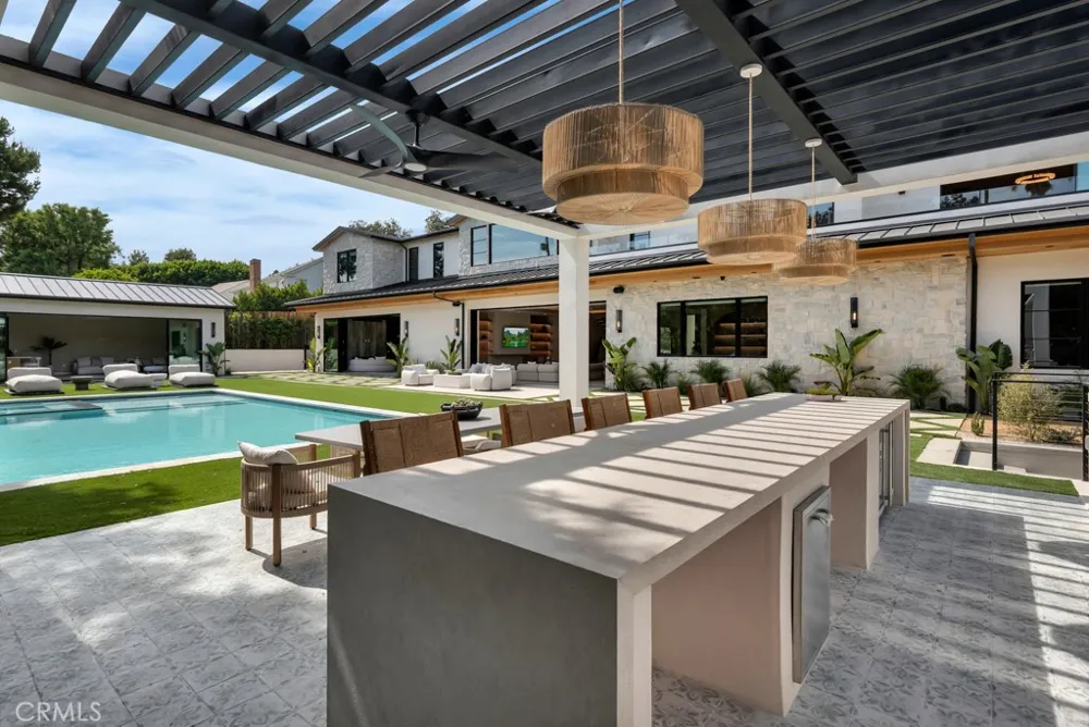 16708 Huerta Encino, CA 91436