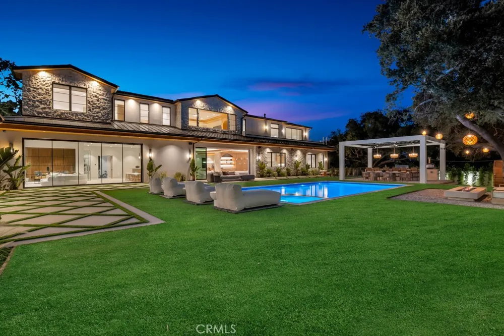 16708 Huerta Encino, CA 91436