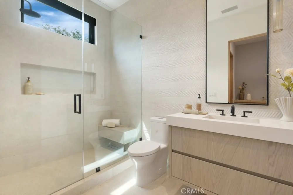 16708 Huerta Encino, CA 91436