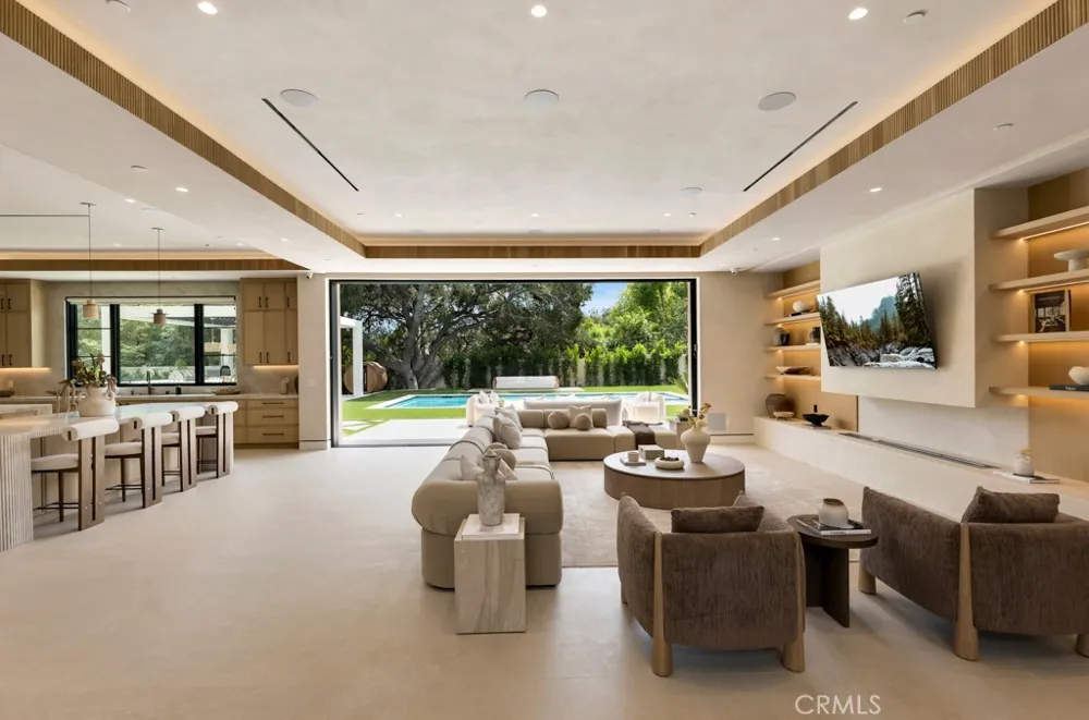 16708 Huerta Encino, CA 91436