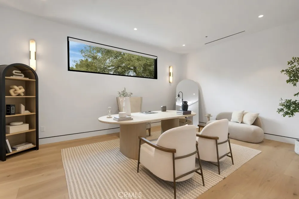 16708 Huerta Encino, CA 91436
