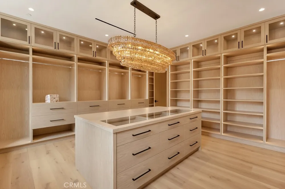 16708 Huerta Encino, CA 91436