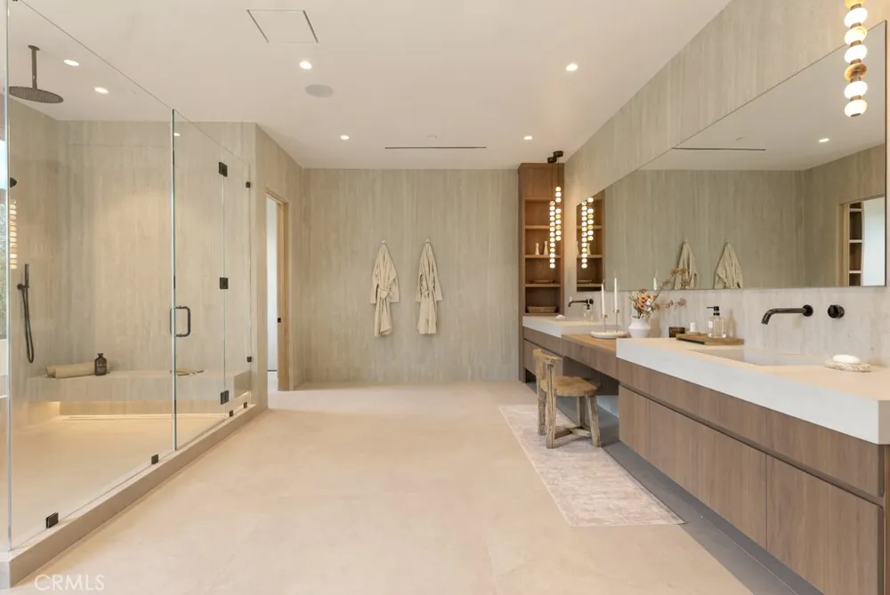16708 Huerta Encino, CA 91436
