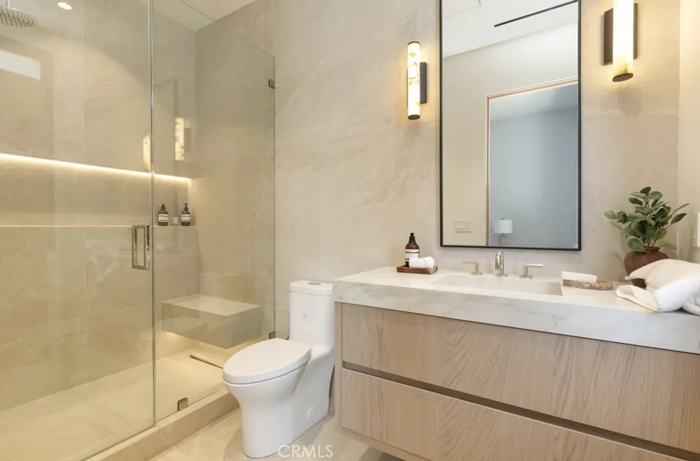 16708 Huerta Encino, CA 91436