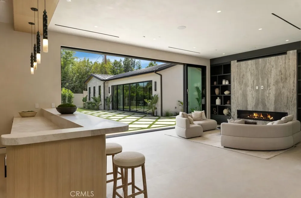 16708 Huerta Encino, CA 91436