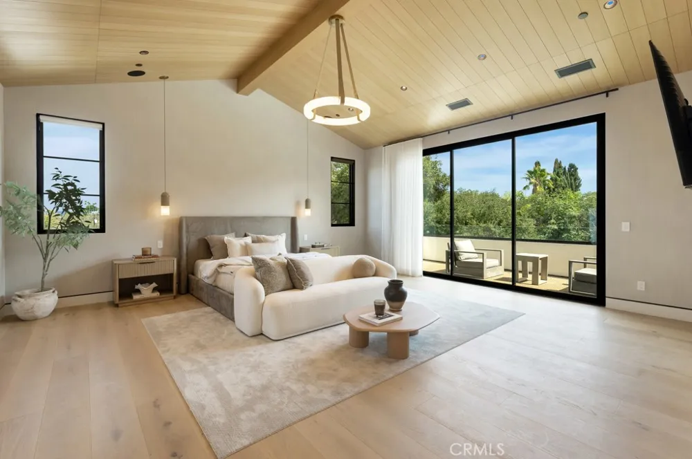 16708 Huerta Encino, CA 91436