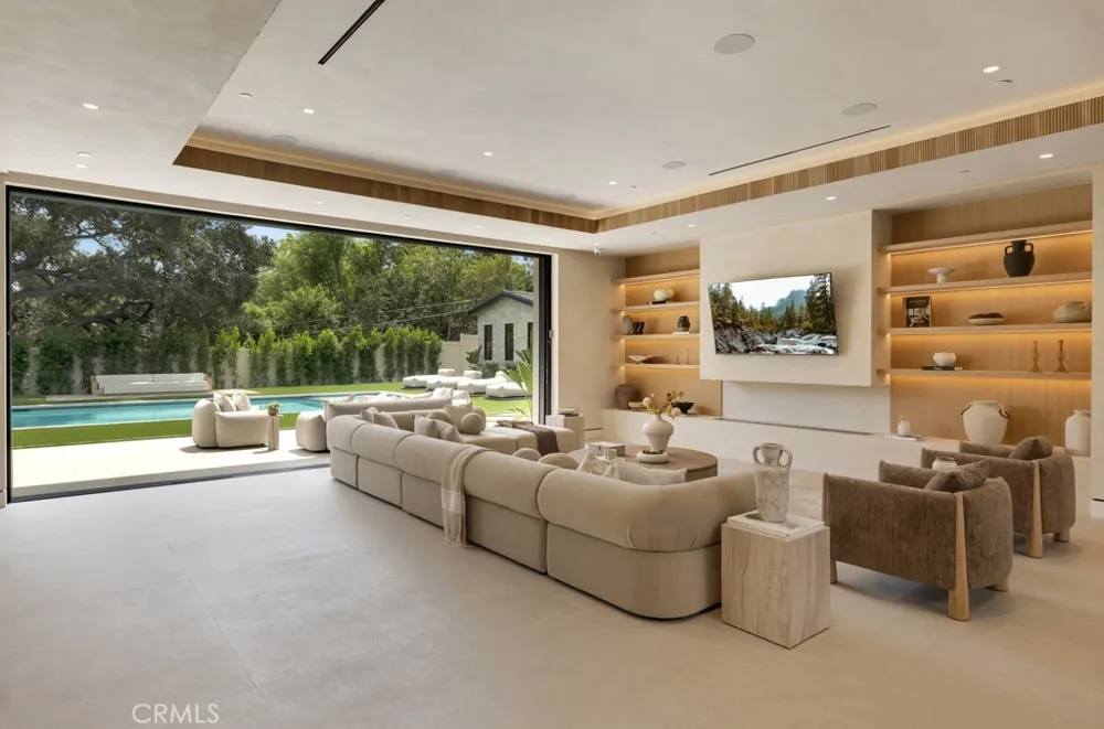 16708 Huerta Encino, CA 91436