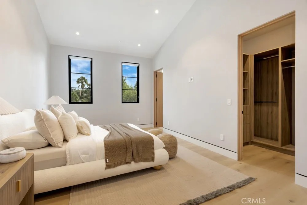 16708 Huerta Encino, CA 91436