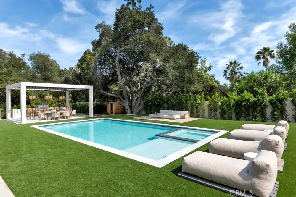 16708 Huerta Encino, CA 91436