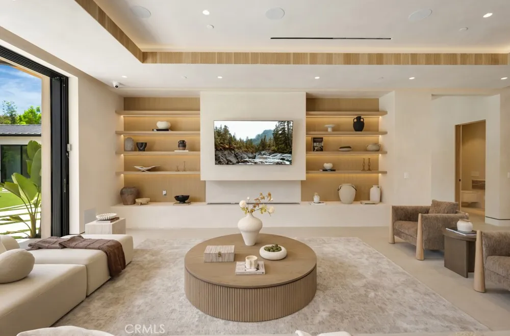 16708 Huerta Encino, CA 91436