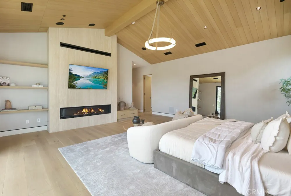 16708 Huerta Encino, CA 91436