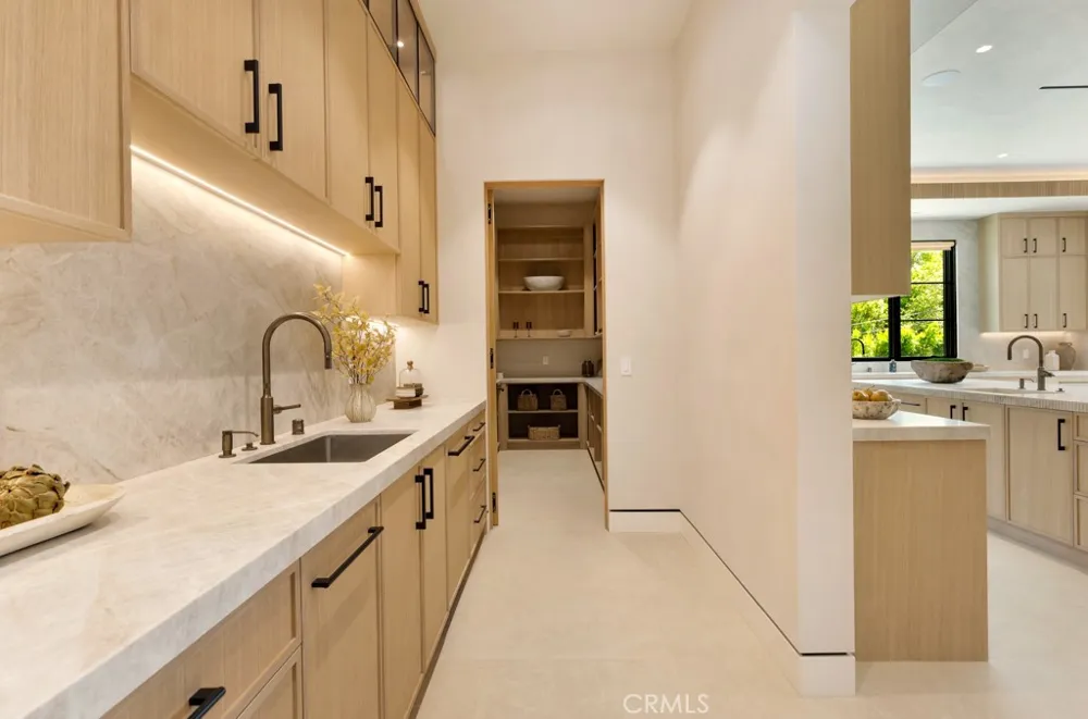 16708 Huerta Encino, CA 91436