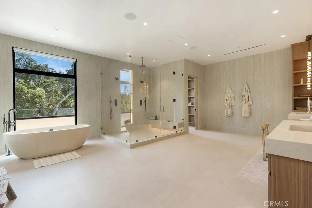16708 Huerta Encino, CA 91436