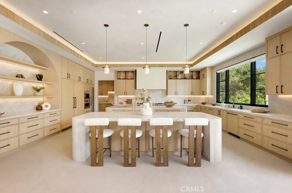 16708 Huerta Encino, CA 91436