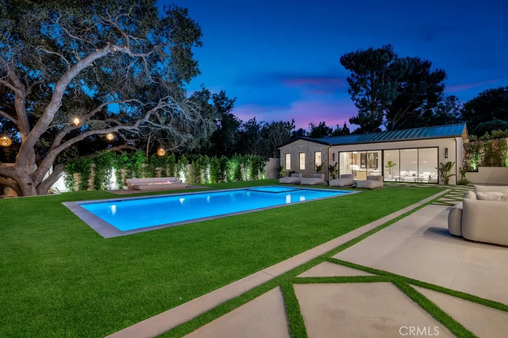16708 Huerta Encino, CA 91436