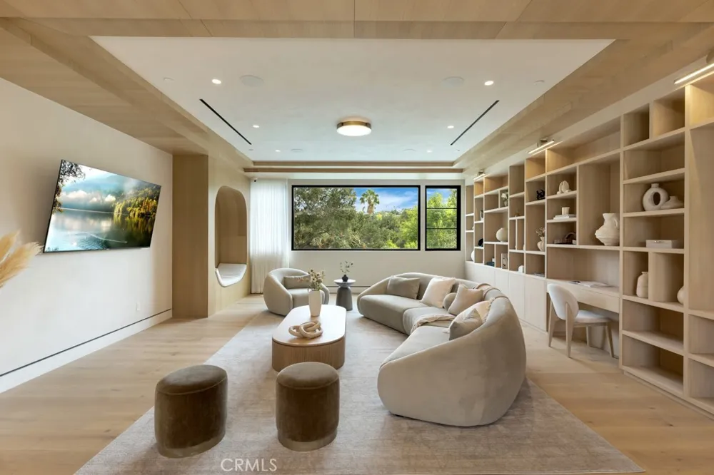 16708 Huerta Encino, CA 91436