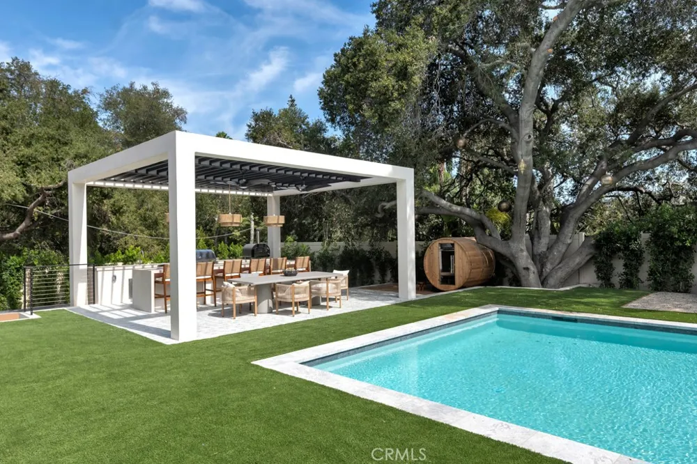 16708 Huerta Encino, CA 91436