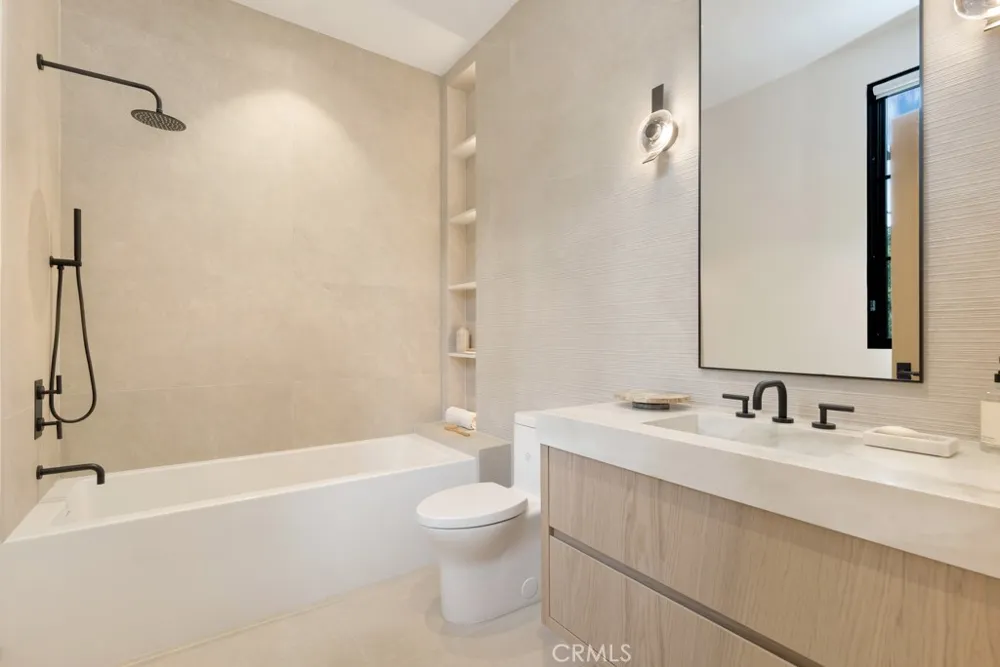 16708 Huerta Encino, CA 91436
