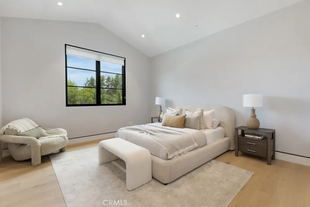 16708 Huerta Encino, CA 91436