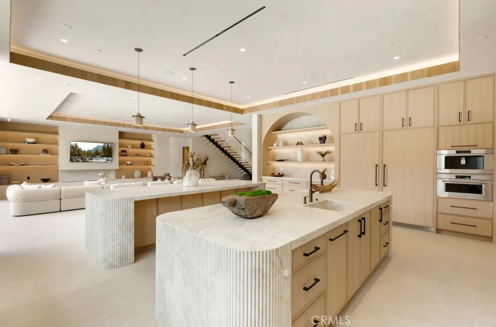 16708 Huerta Encino, CA 91436