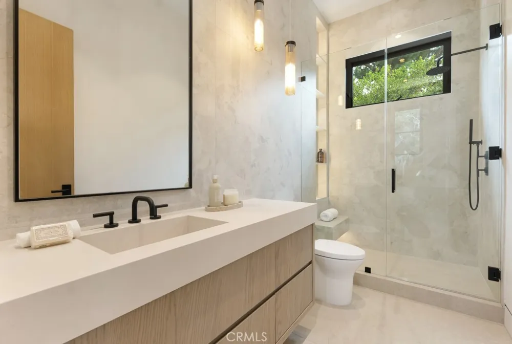 16708 Huerta Encino, CA 91436