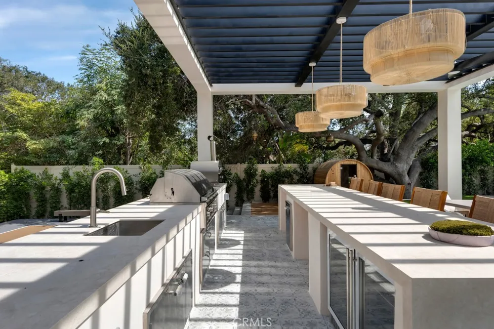 16708 Huerta Encino, CA 91436