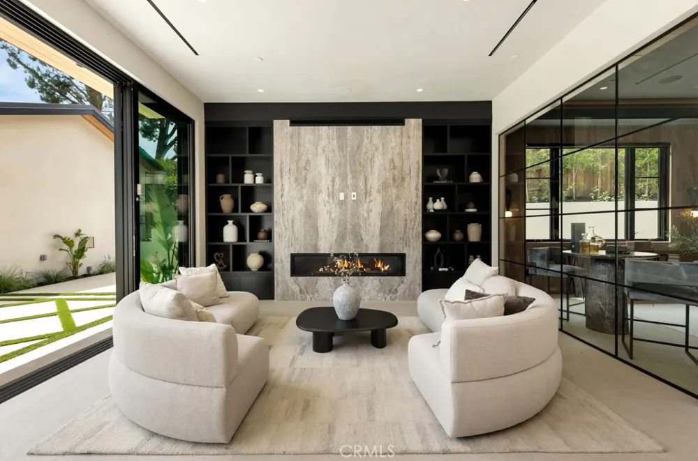 16708 Huerta Encino, CA 91436