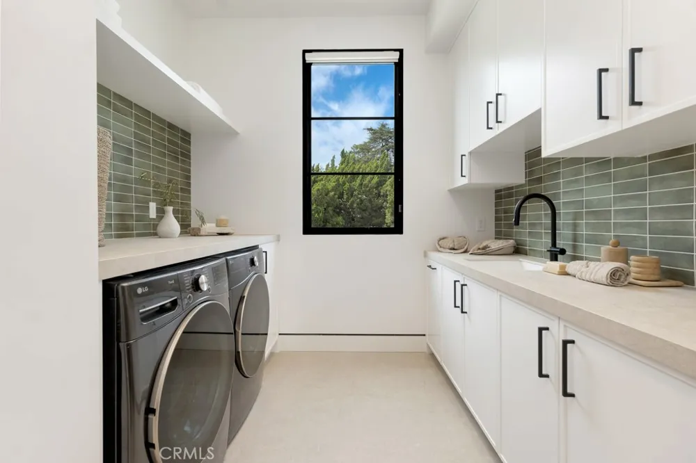 16708 Huerta Encino, CA 91436