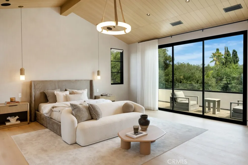 16708 Huerta Encino, CA 91436