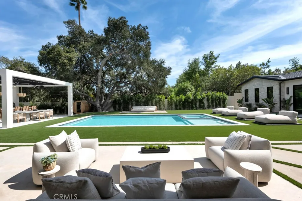 16708 Huerta Encino, CA 91436