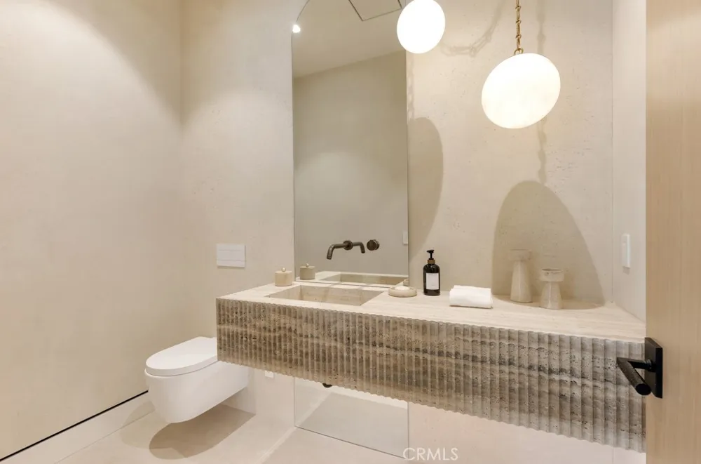 16708 Huerta Encino, CA 91436