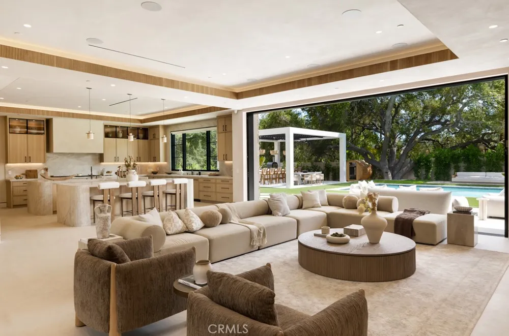 16708 Huerta Encino, CA 91436