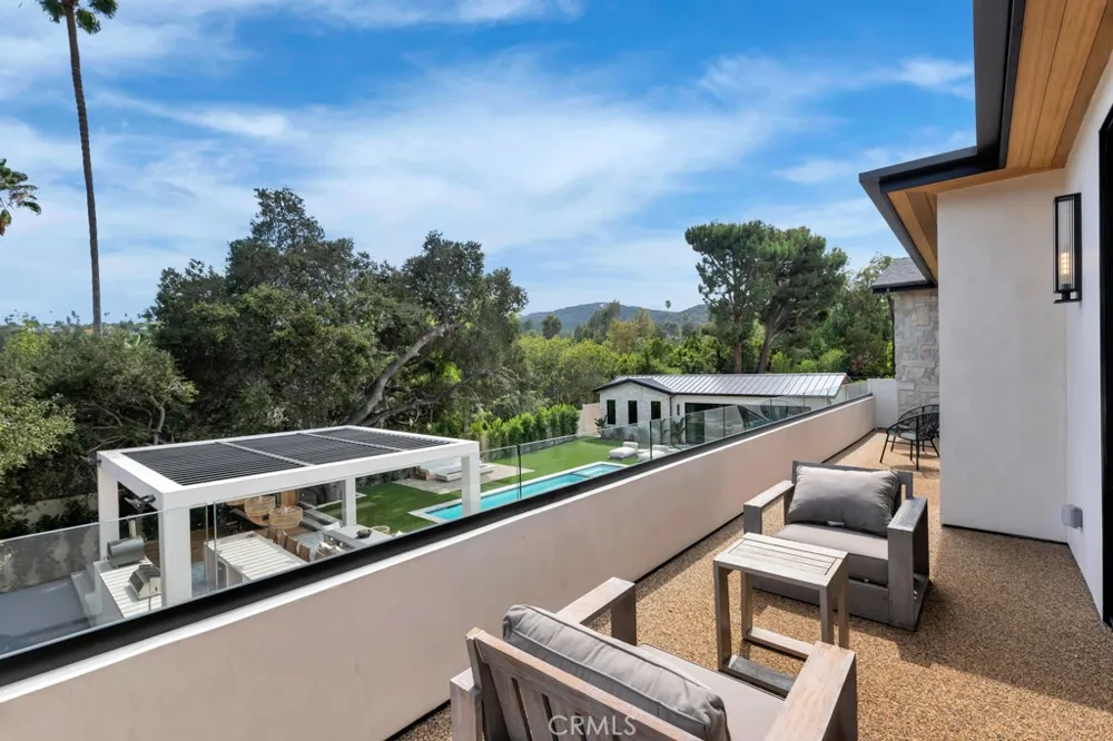 16708 Huerta Encino, CA 91436