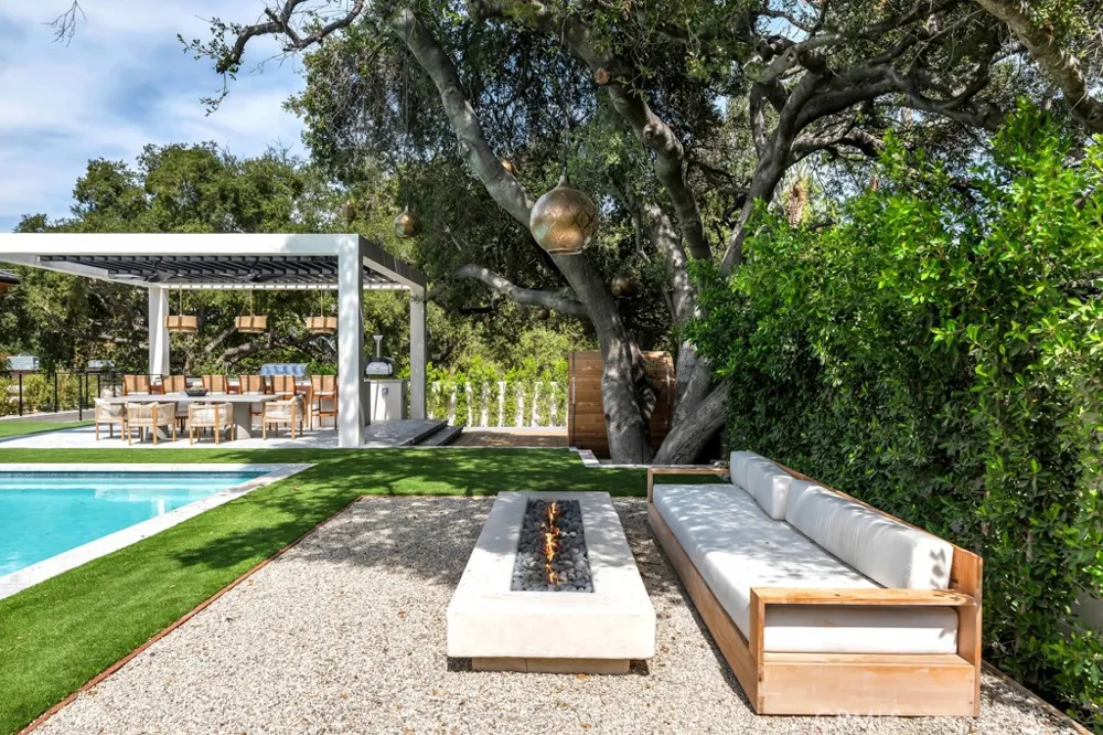 16708 Huerta Encino, CA 91436
